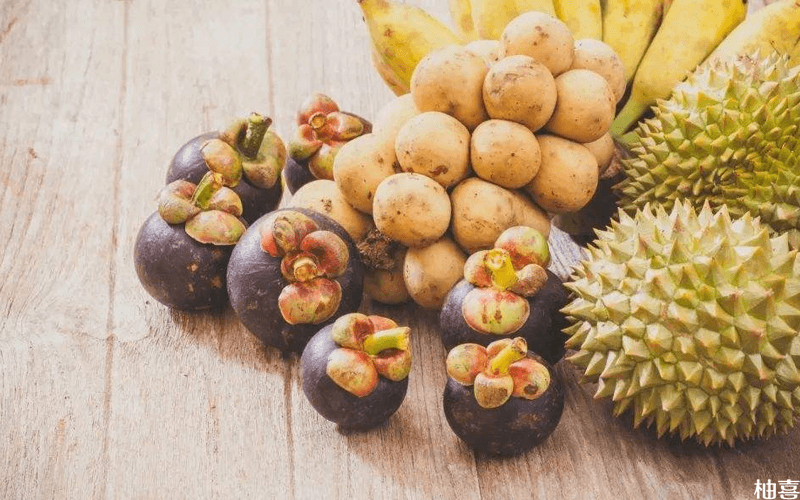 食物,对于食用的水果很多也是需要忌口的,例如热性的水果以及过敏性的
