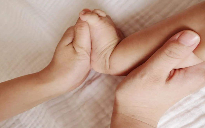 宝宝肌张力低有可能是脑瘫的早期表现