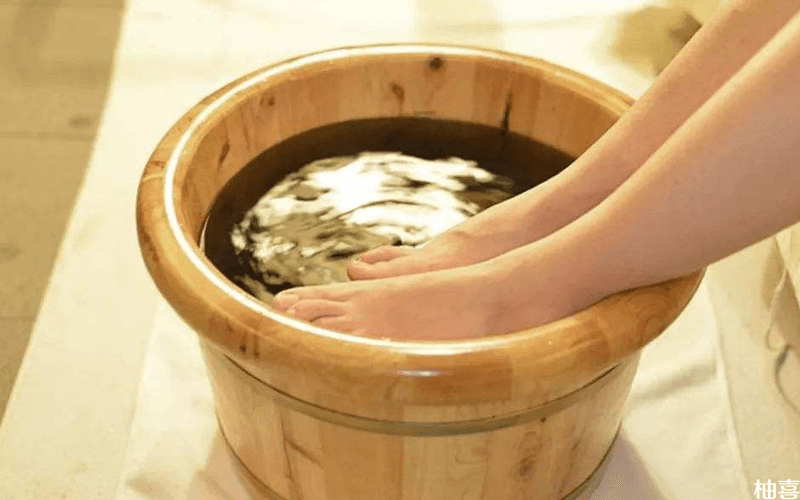 生姜泡脚示意图