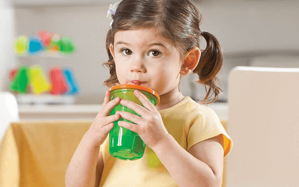 儿童长期用吸管杯喝水会变丑是真的还是谣言?