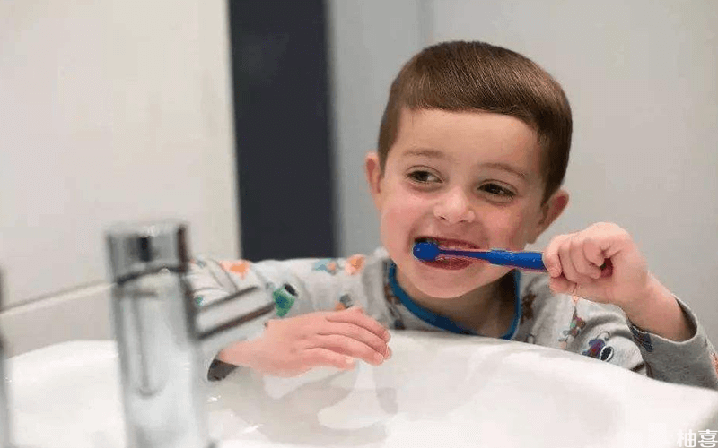 儿童刷牙要注意时间不能太长