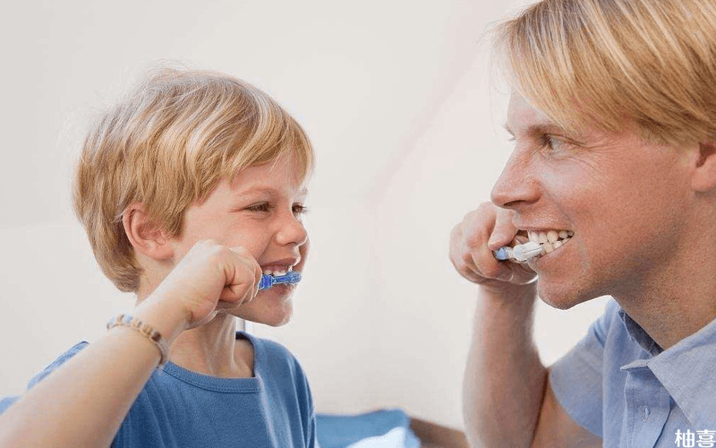 儿童三岁前注意不能够牙膏刷牙