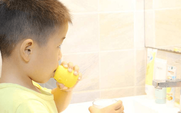 儿童不刷牙不止危害口腔卫生！6招培养孩子的刷牙乐趣