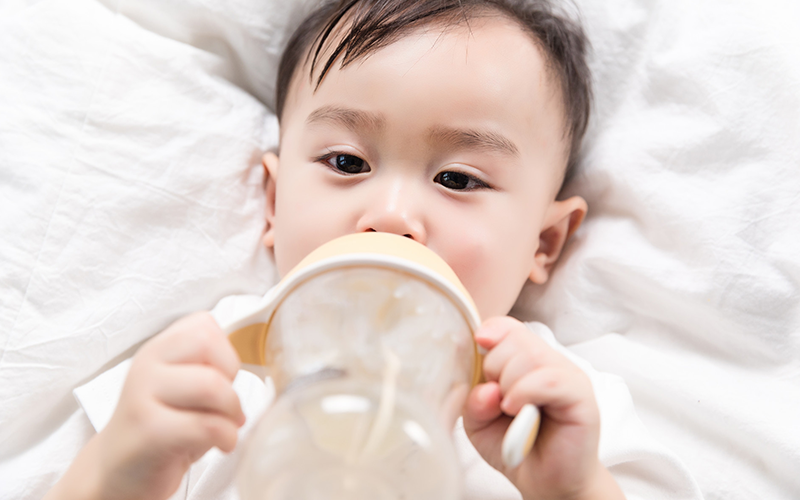 宝宝比较喜欢喝味道接近母乳的奶粉