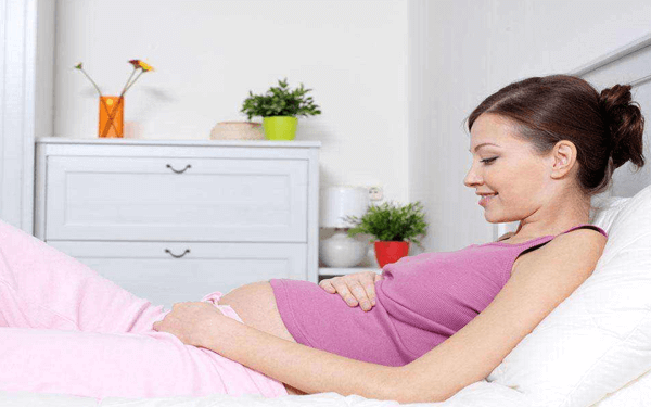 宝宝在孕妇肚子里发育期间相貌是什么时候形成的？