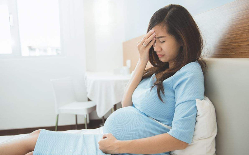 孕晚期肚子发硬可能是假宫缩引起的
