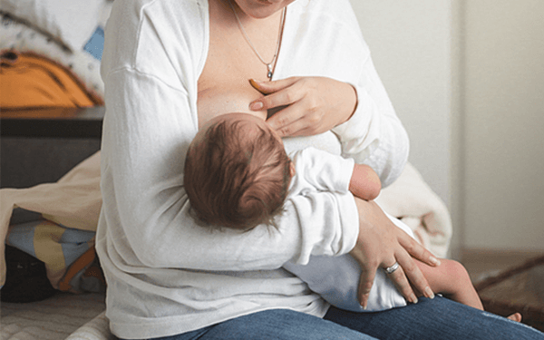 母乳喂养宝宝每次两侧乳房都要吃还是只吃一边?
