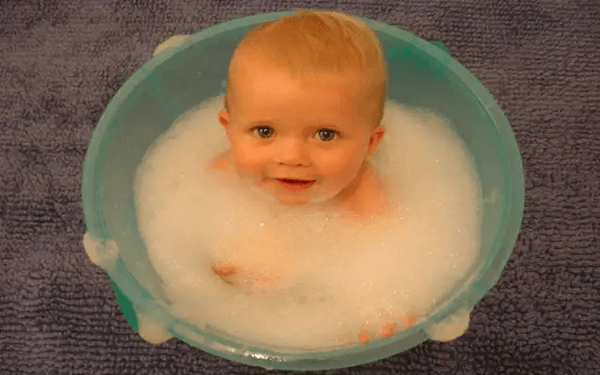 一个月的新生儿洗完澡后间隔多久时间才可以喂奶？