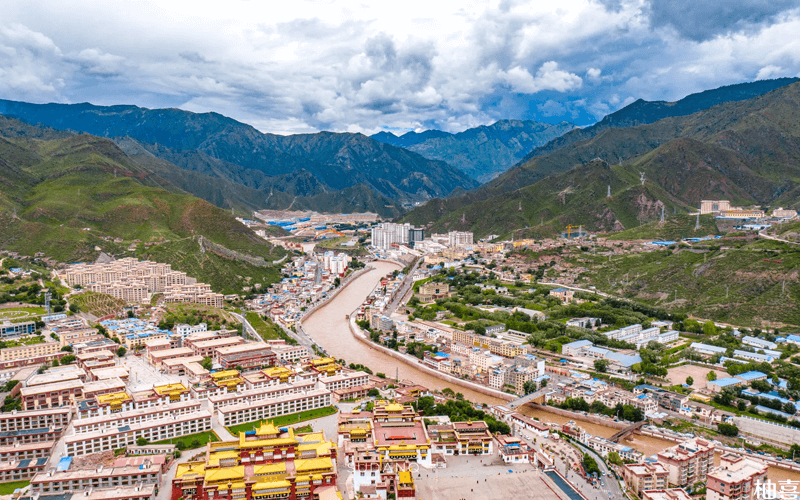 昌都市位于西藏自治区东部