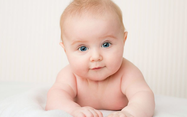 婴儿常用爬行服有4大好处，明确什么时候穿对宝宝更有益