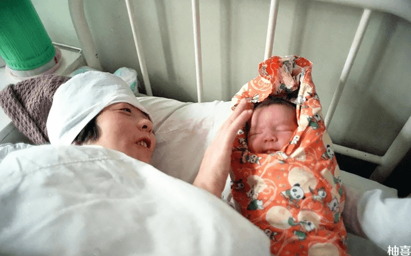 郑萌珠生的宝宝是做的试管婴儿