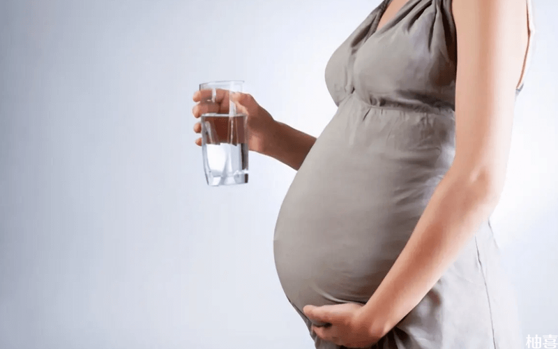 孕期大量饮水示意图