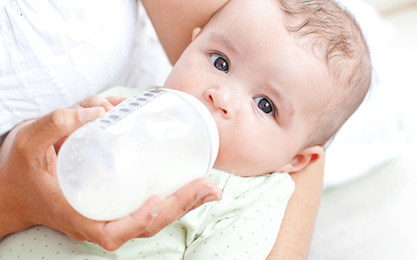 二个月宝宝舌头上有一层厚厚的白色奶垢要怎么清理?