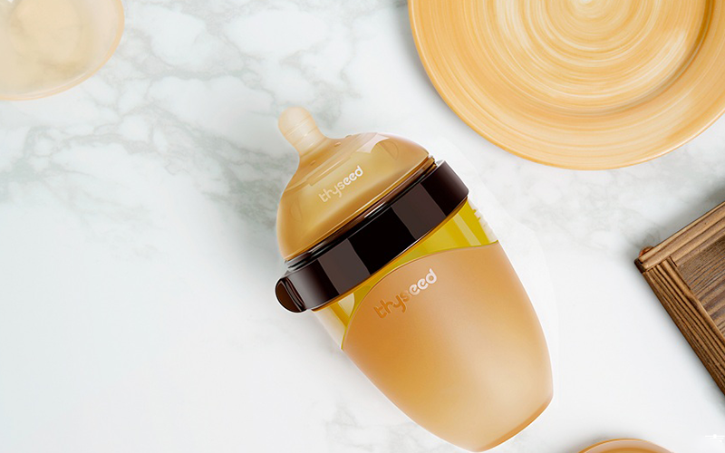 世喜防胀气奶瓶采用的是双排气孔的设计