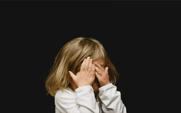 小孩不说话按摩哪个部位能刺激语言中枢神经？