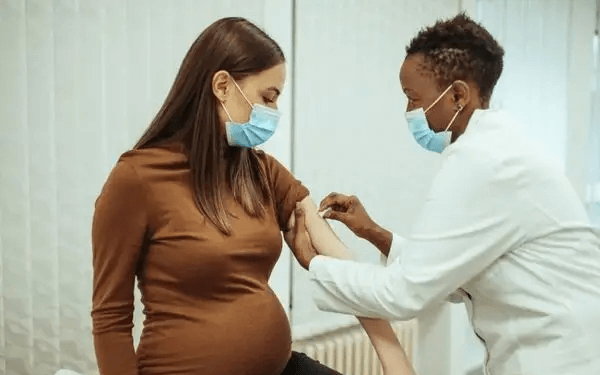 孕妇打新冠疫苗应谨慎，5类准妈妈们不建议接种